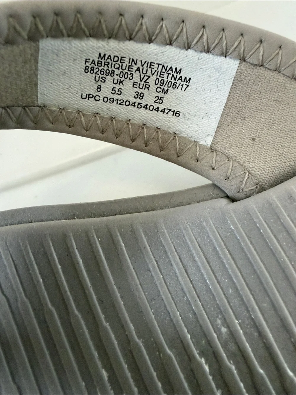 Nike gray Flip Flop Sandals with White Swoosh - Picture 3 of 3